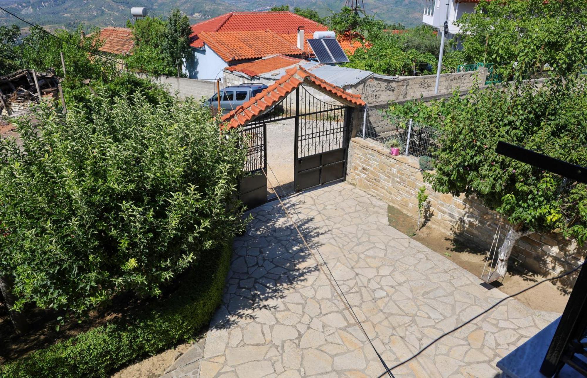 Villa Kevin Берат Екстериор снимка