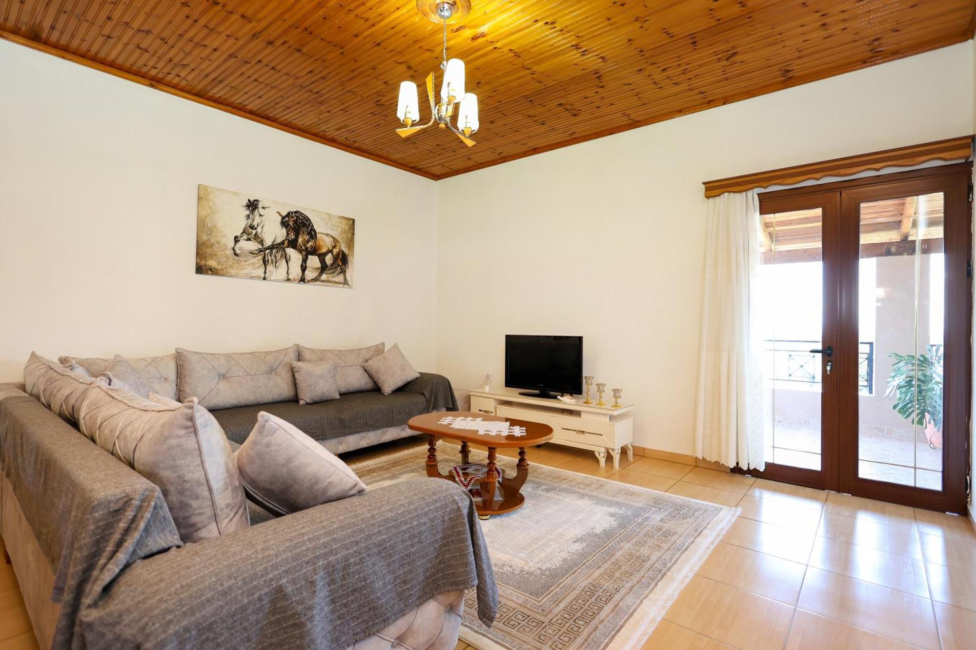 Villa Kevin Берат Екстериор снимка