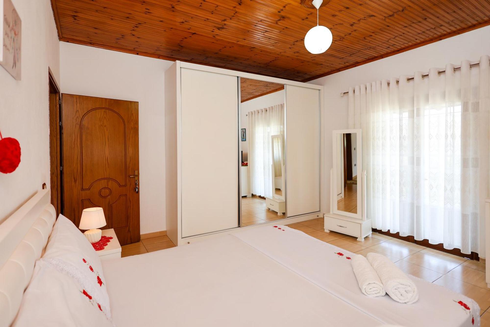 Villa Kevin Берат Екстериор снимка