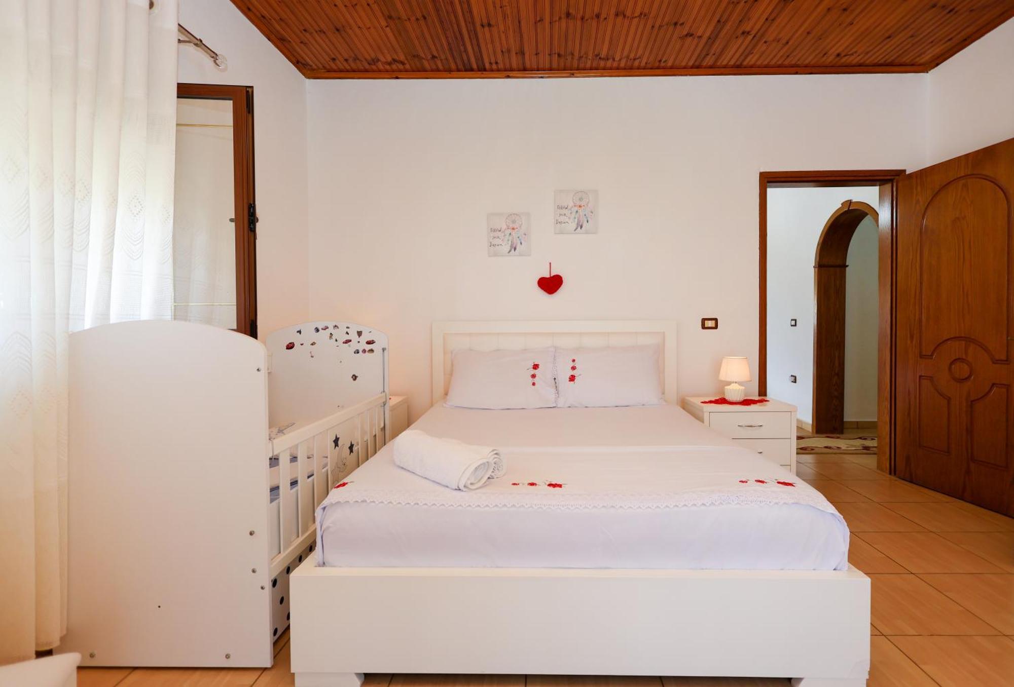 Villa Kevin Берат Екстериор снимка