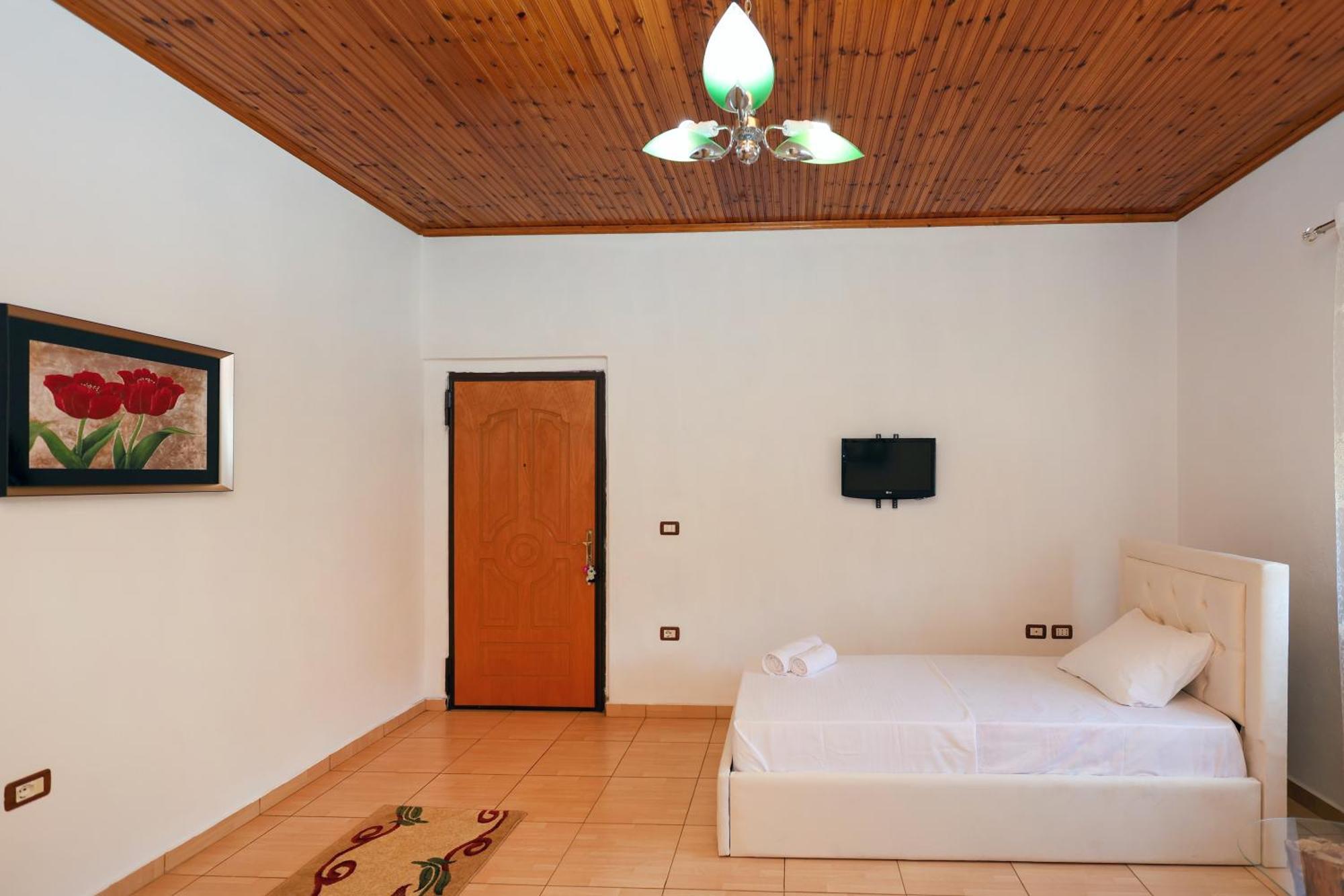 Villa Kevin Берат Екстериор снимка