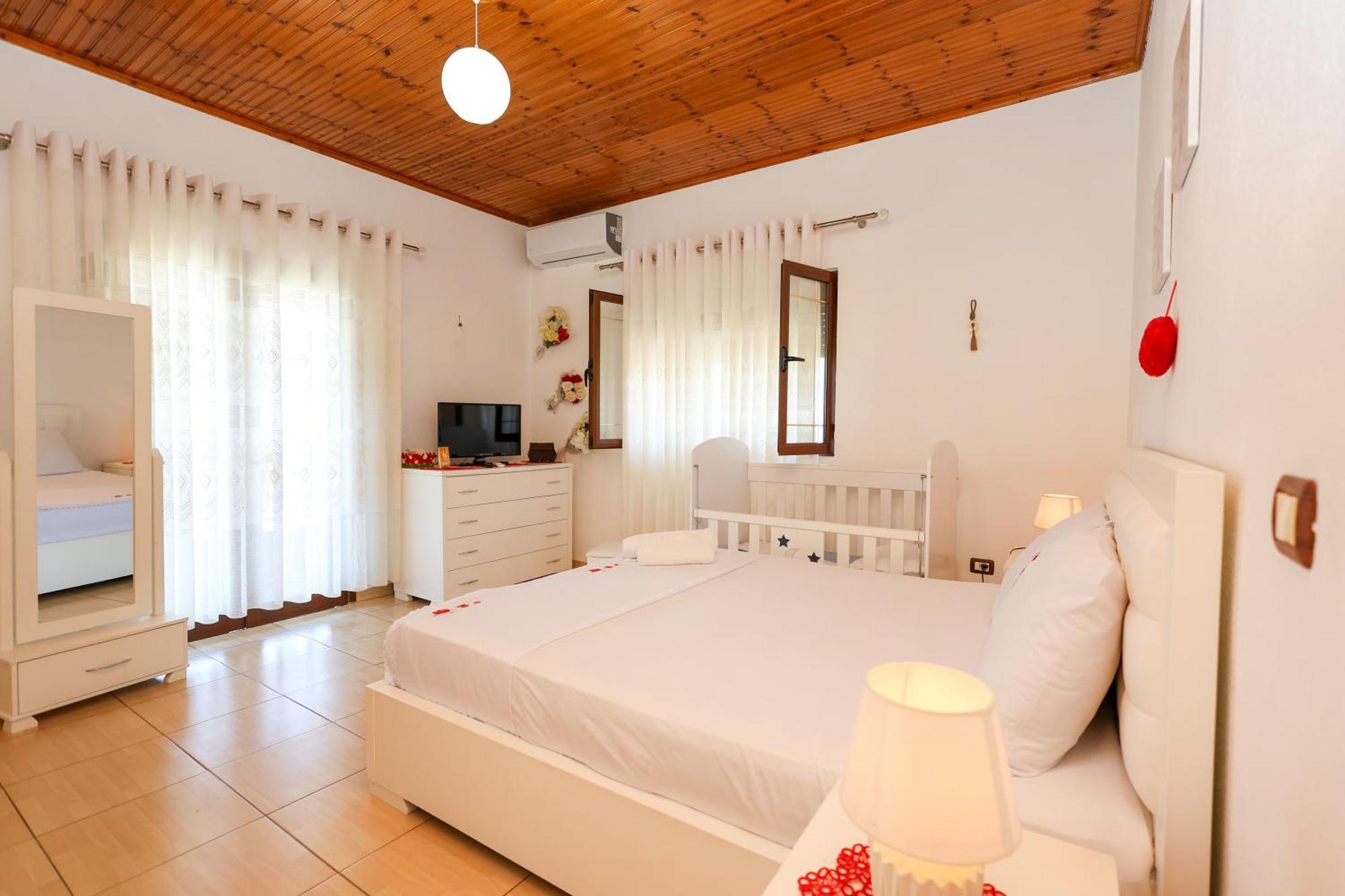 Villa Kevin Берат Екстериор снимка