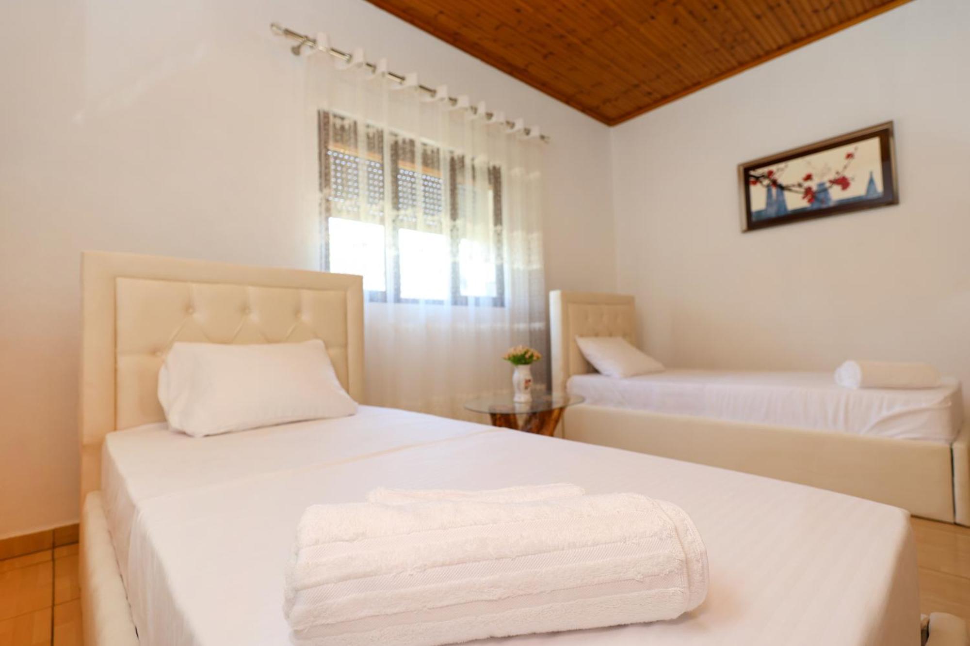 Villa Kevin Берат Екстериор снимка
