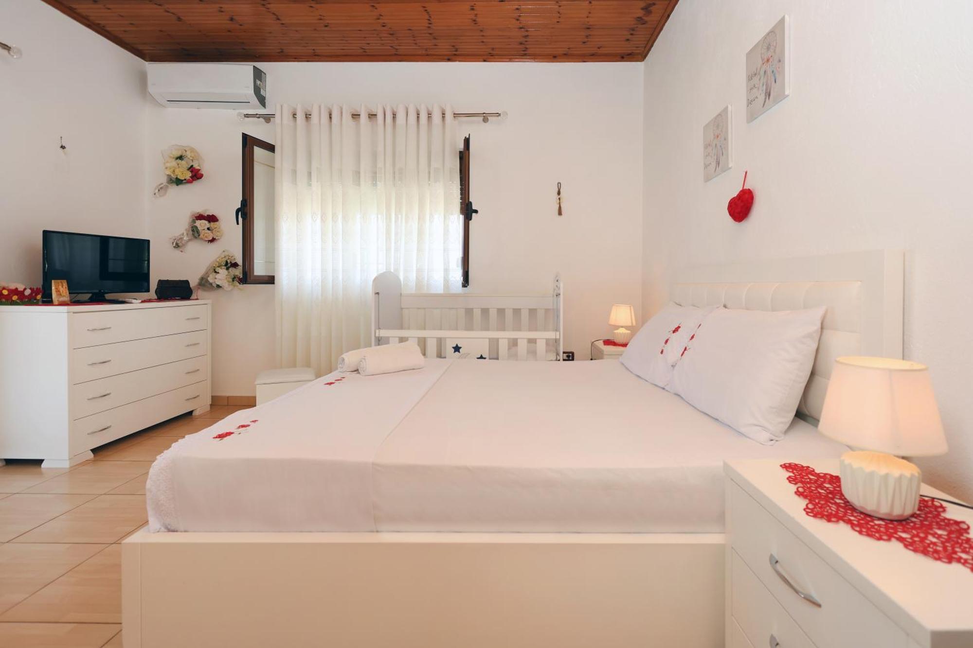 Villa Kevin Берат Екстериор снимка