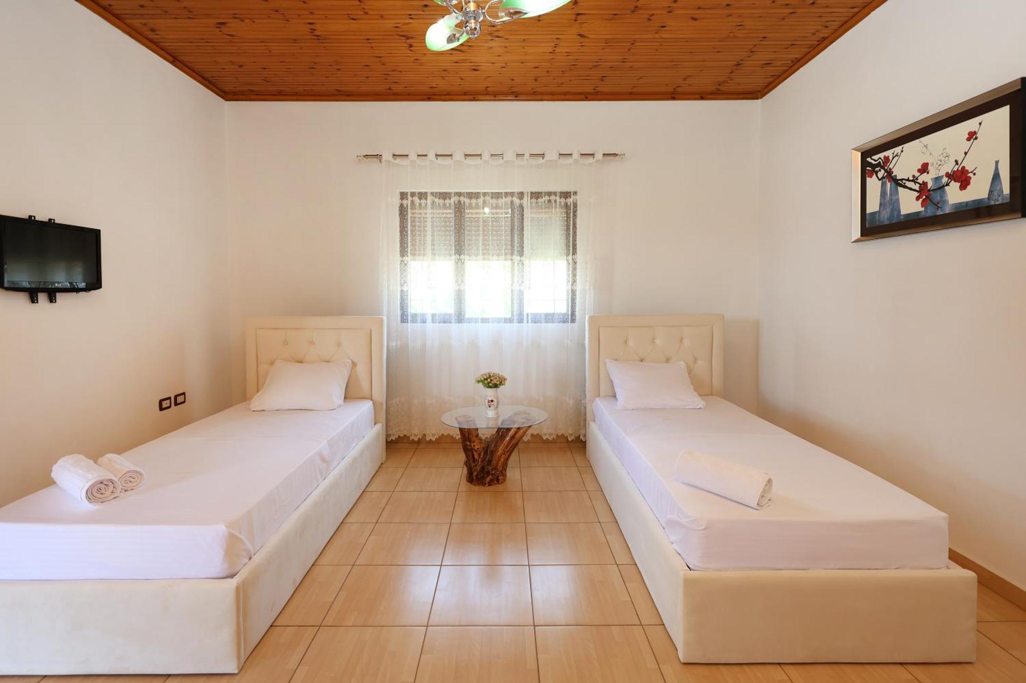 Villa Kevin Берат Екстериор снимка