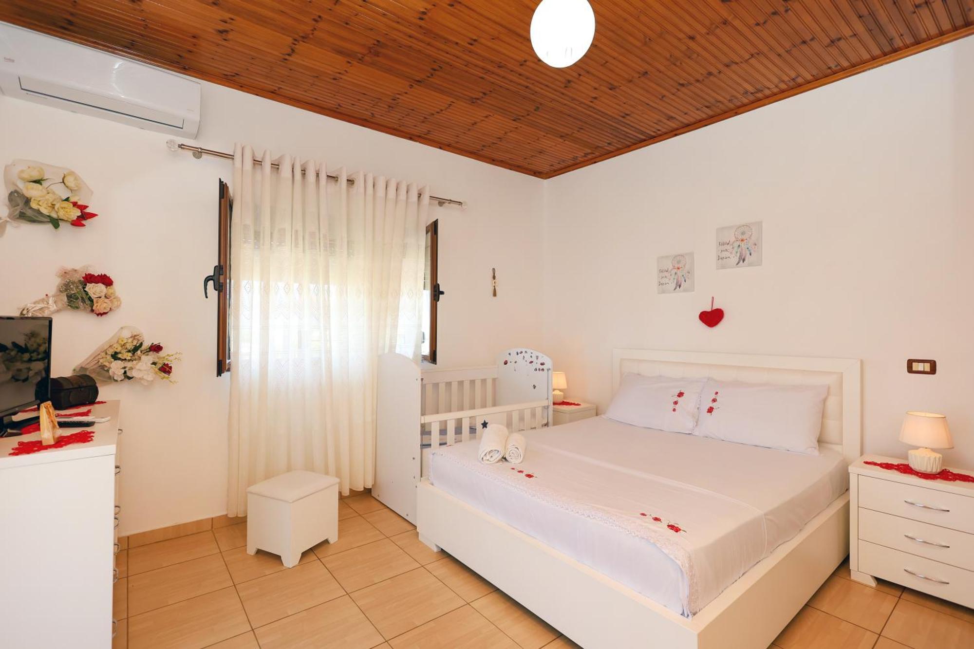 Villa Kevin Берат Екстериор снимка