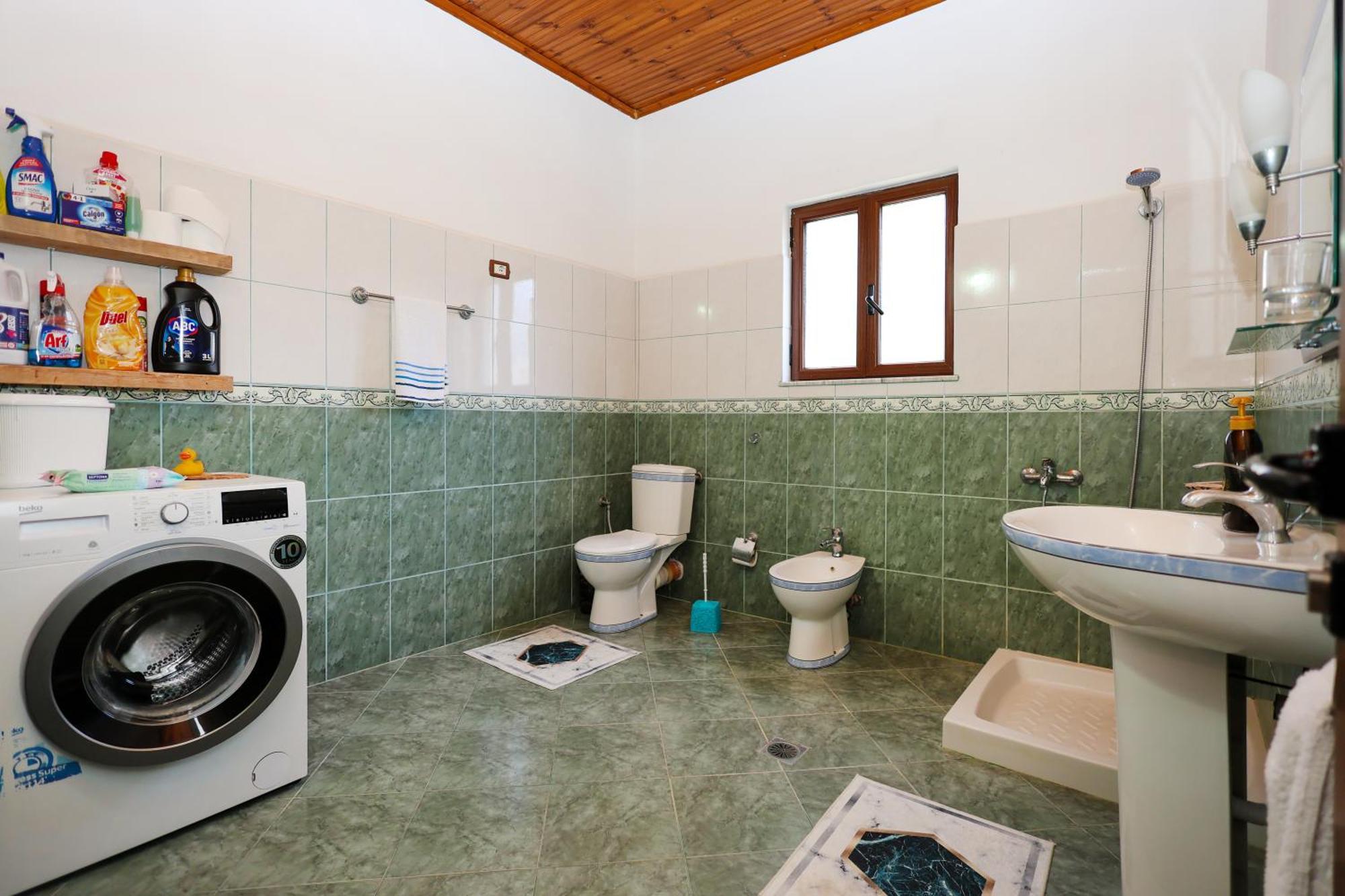 Villa Kevin Берат Екстериор снимка